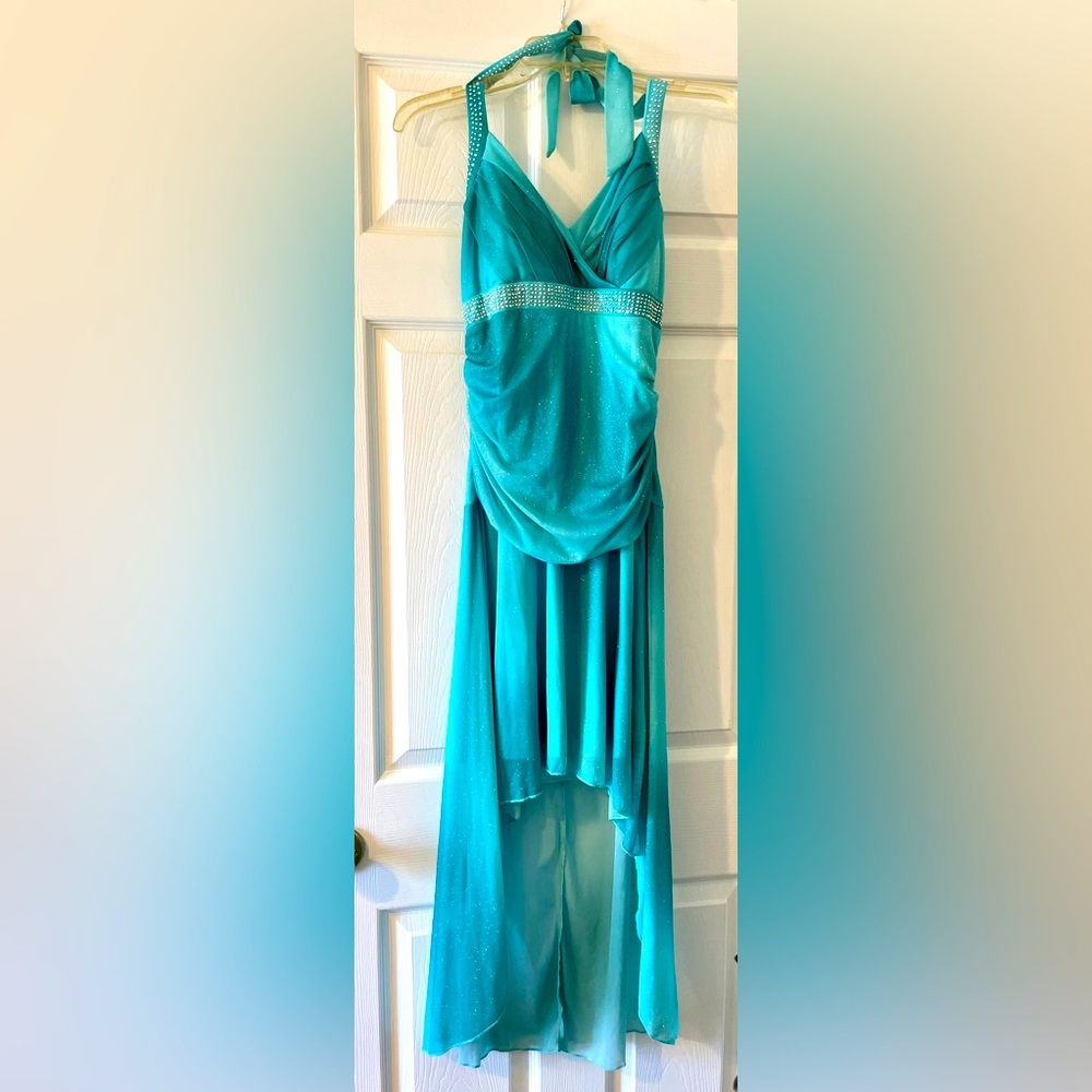 Beautiful prom teal dress size Junior extra large.